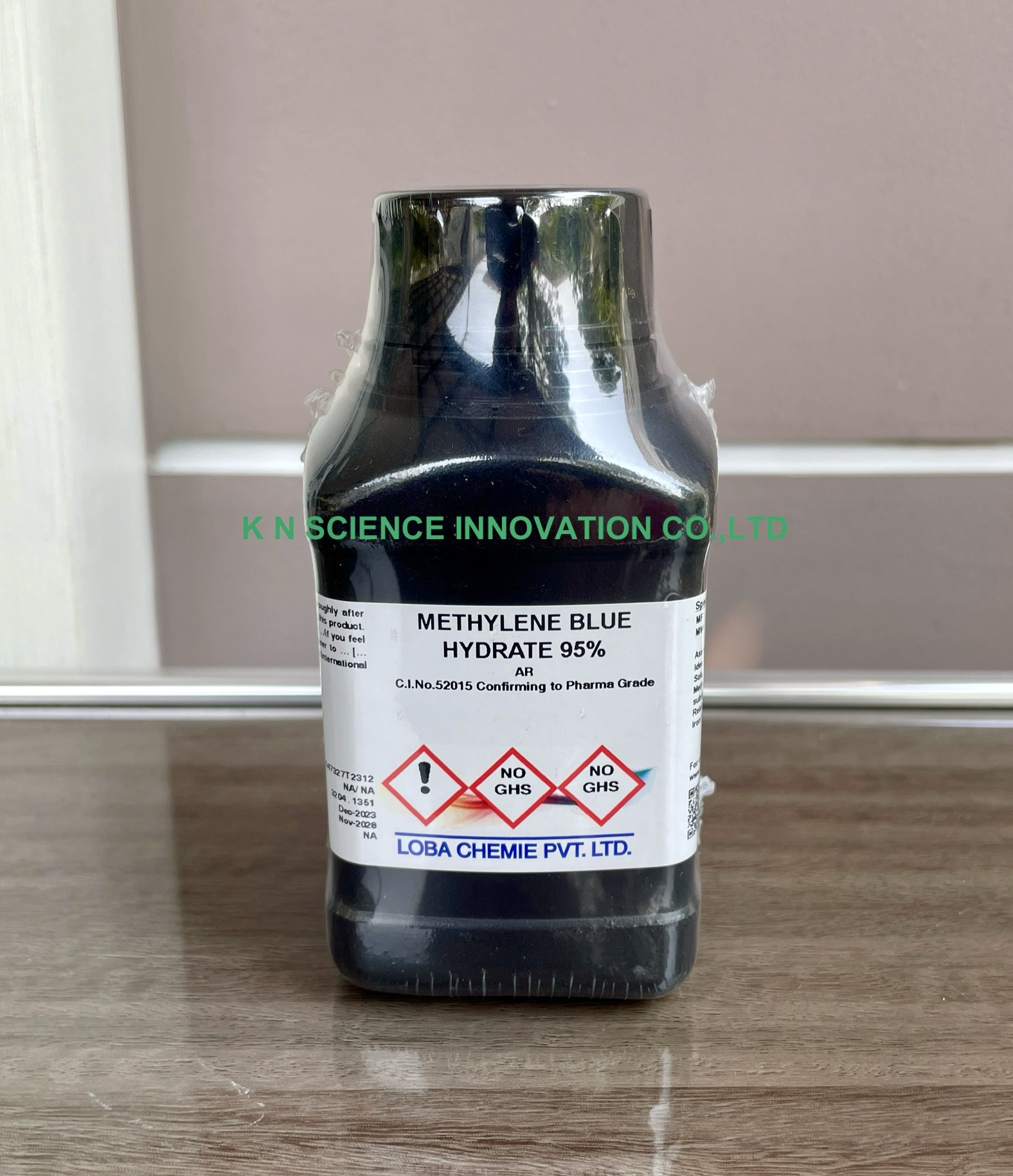 Methylene blue hydrate, AR, C.I.no. 52015, confirming to Pharma grade,(Dimethylamino phenazothionium chloride),100 g , Loba 0464600100