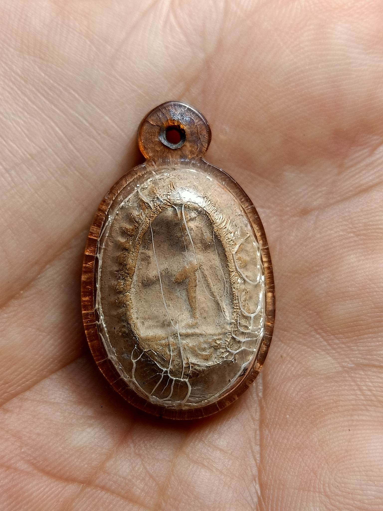 พระผงนางกวักเลี่ยมเก่า(SKU-00505)