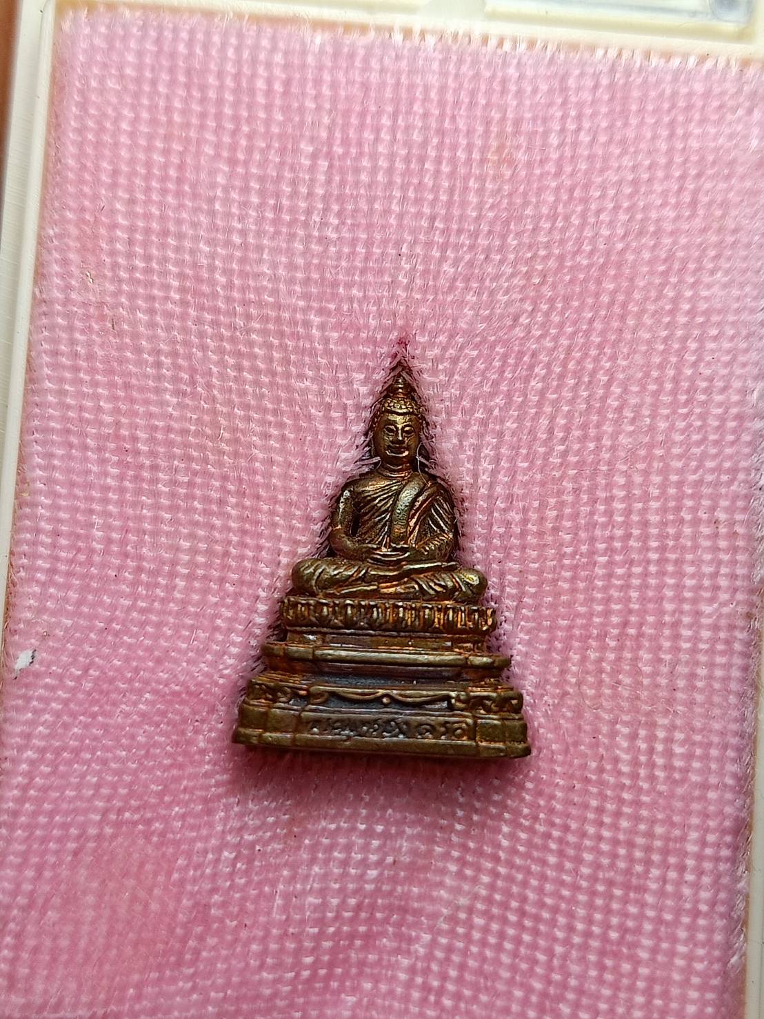 พระชัยวัฒน์พระพุทธอังคีรส วัดราชบพิธสถิตมหาสีมาราม กทม. ปี 2555 พร้อมกล่อง (SKU-07735)