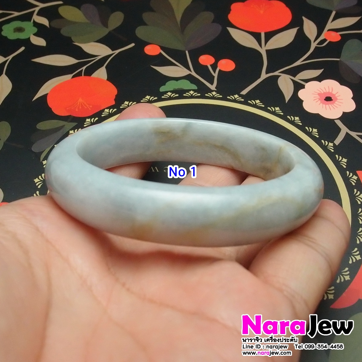 กำไลหยกพม่า สีธรรมชาติ Type A หน้ากว้างใส่สวย No.1