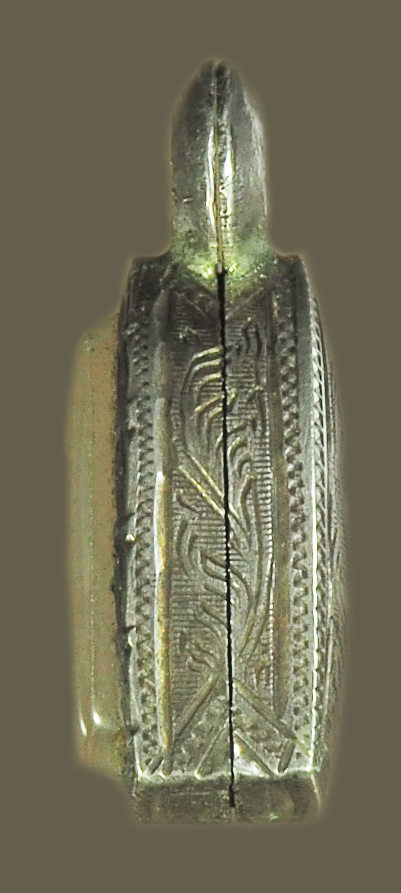 ขายแล้ว*39423 พระปรกใบมะขาม รุ่นแรก หลวงพ่อทองดำ วัดท่าทอง อุตรดิตถ์ เนื้อทองเหลืองพร้อมตลับเงิน 92