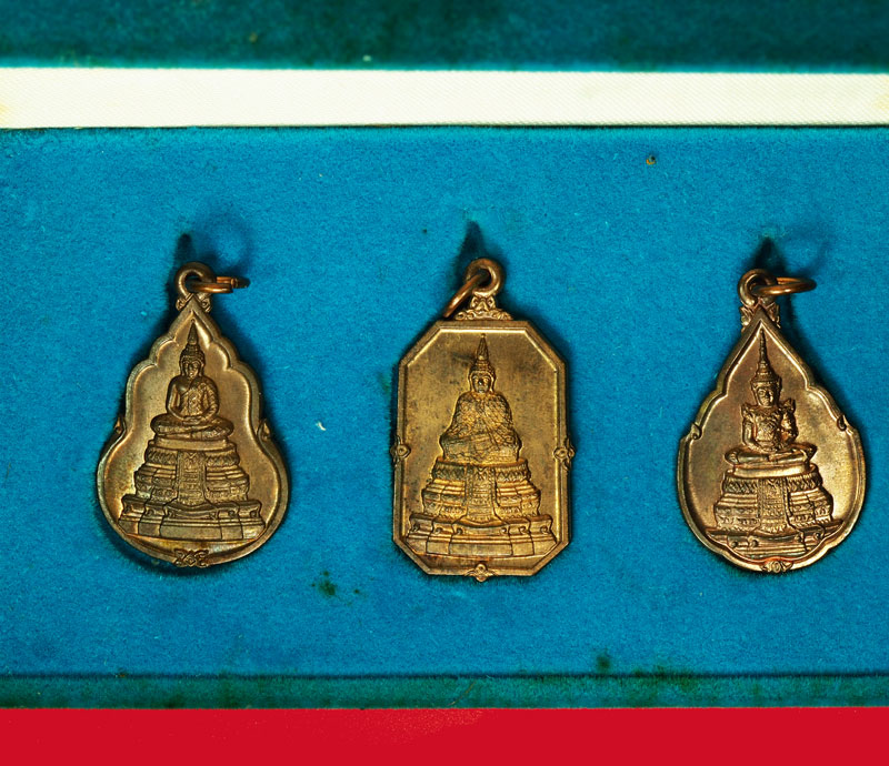 ขายแล้ว*36693 เหรียญพระแก้วมรกต สามฤดู ธนาคารกรุงไทย จัดสร้าง ปี 2525 พร้อมกล่องเดิม(หลวงปู่ดู่ วัดสะแก ร่วมปลุกเสก) 10