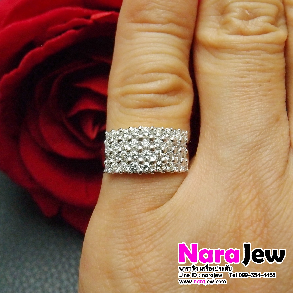 แหวนเพชรแถว 4 แถว นน.เพชรแท้รวม 1.08 กะรัต หน้ากว้างใส่สวย เพชรเล่นไฟวิ้ง