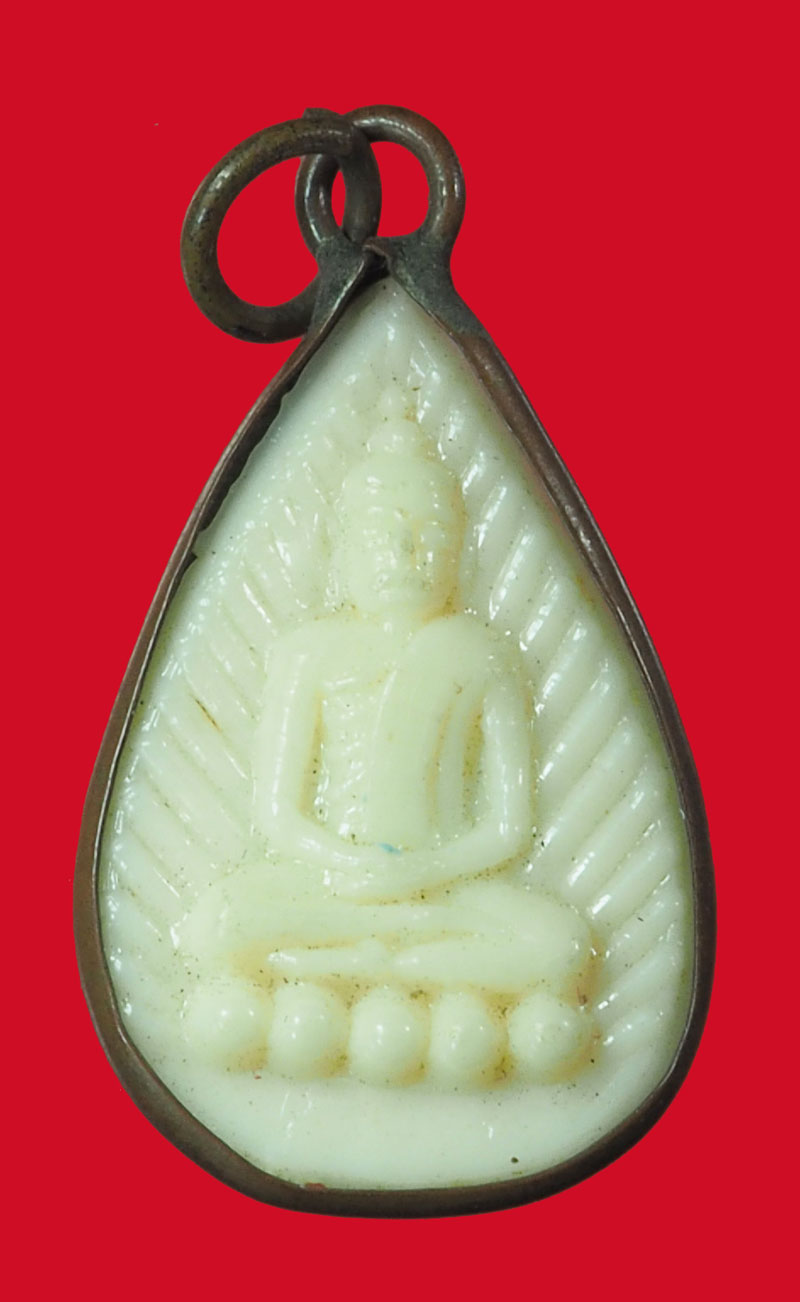 *33584 พระกลีบบัวเนื้อพลาสติก เลี่ยมจับขอบ ไม่ทราบที่และปีสร้าง 3