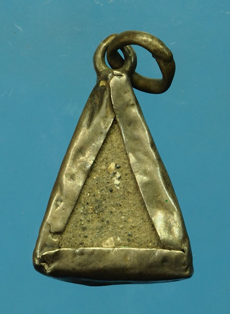 *29831 พระนางพญา เนื้อชินเงิน เลี่ยมจับขอบเก่า ไม่ทราบที่ สภาพใช้ 13