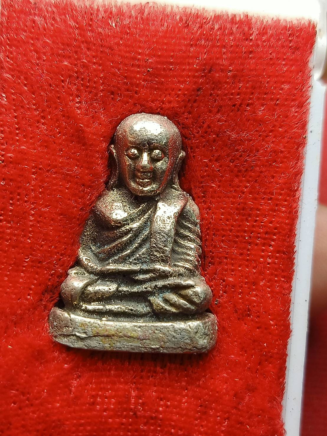 รูปหล่อหลวงพ่อเงิน วัดบางคลาน จ.พิจิตร ปี 2537 พร้อมกล่อง (SKU-12670)