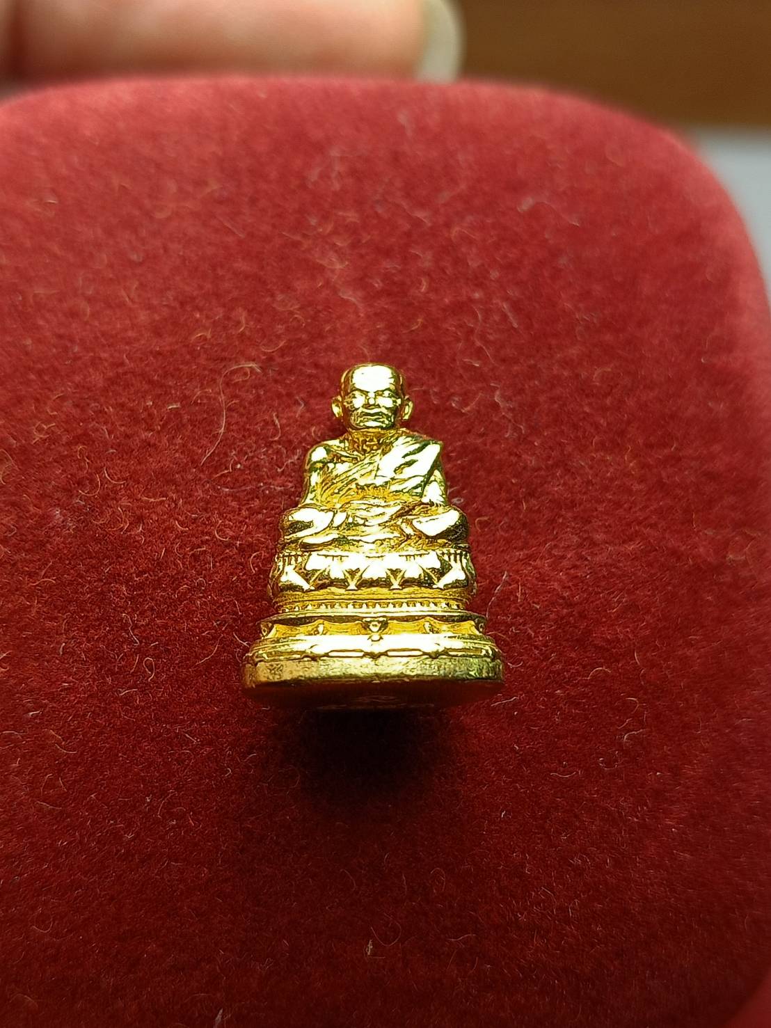 รูปหล่อหลวงปู่ทวดองค์ใหญ่ พิมพ์ลอยองค์ พุทธอุทยานมหาราช จ.อยุธยา ปี 2557 พร้อมกล่อง (SKU-07783)