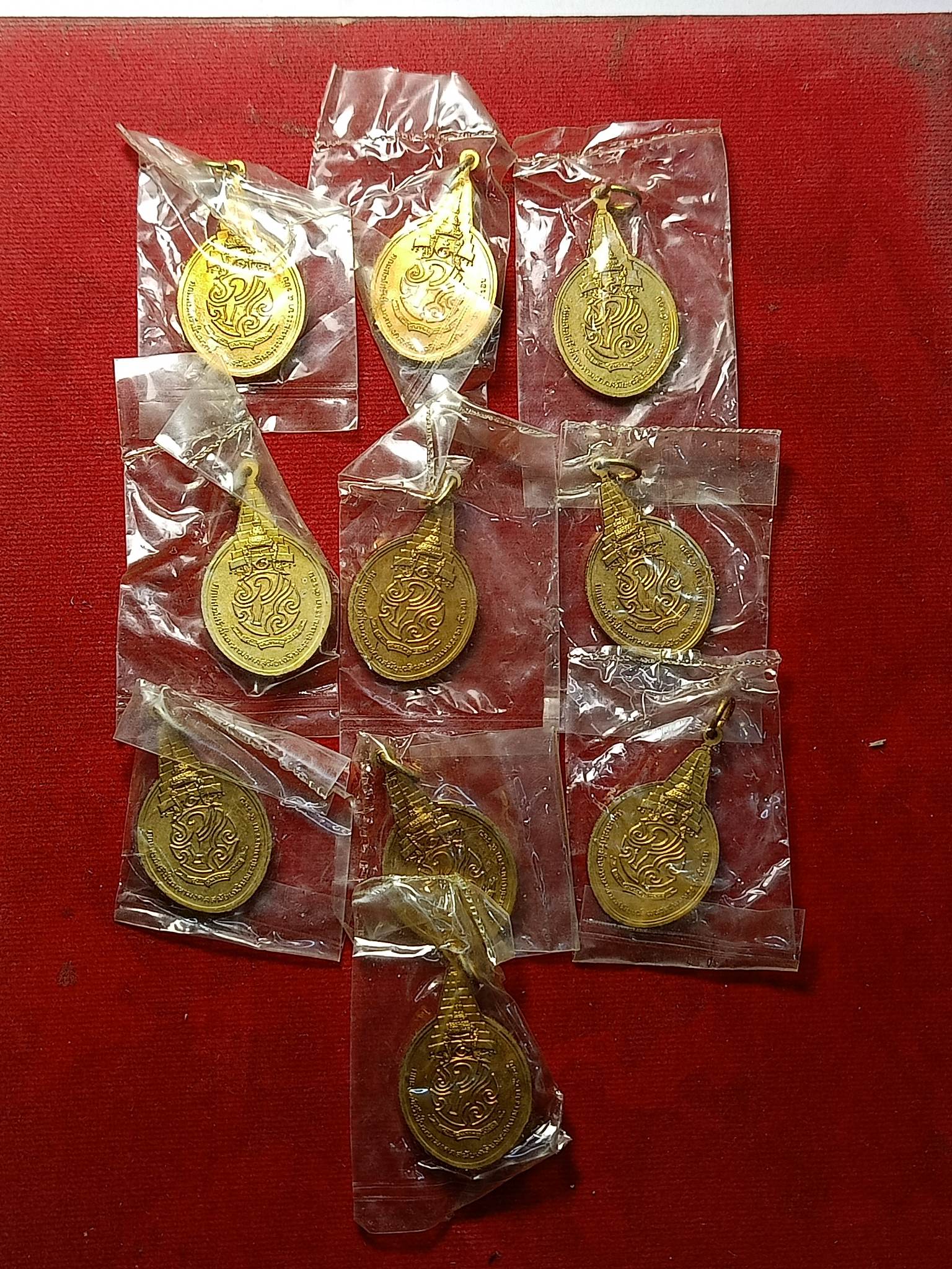 เหรียญพระชัยหลังช้าง ซองเดิม หลัง ภปร เนื้อกะไหล่ทอง ปี 2530 จำนวน 10 องค์ **ไม่รวมโปร** (SKU-02173)