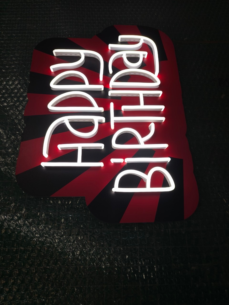 ไฟดัดนีออนเฟล็ก Happy Birthday 21x33 cm