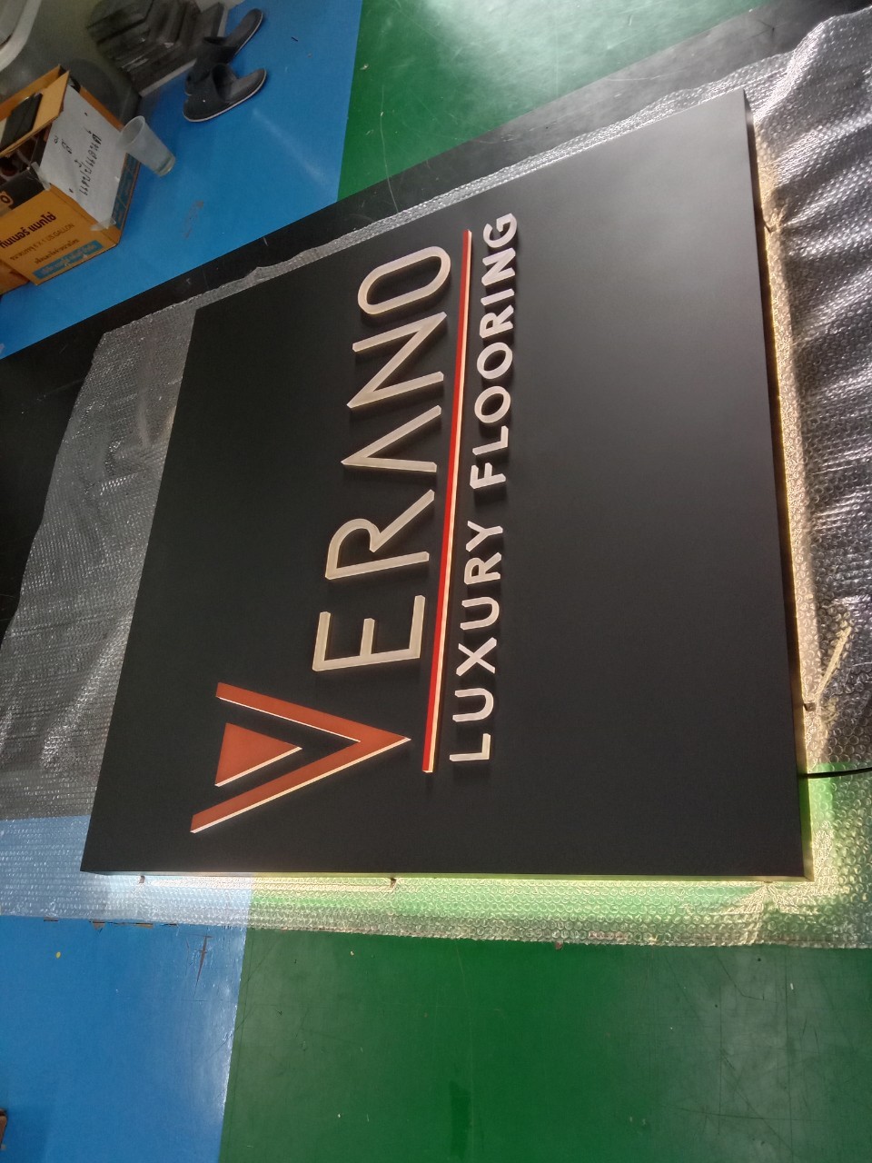 ป้ายไฟออกหลัง VERANO