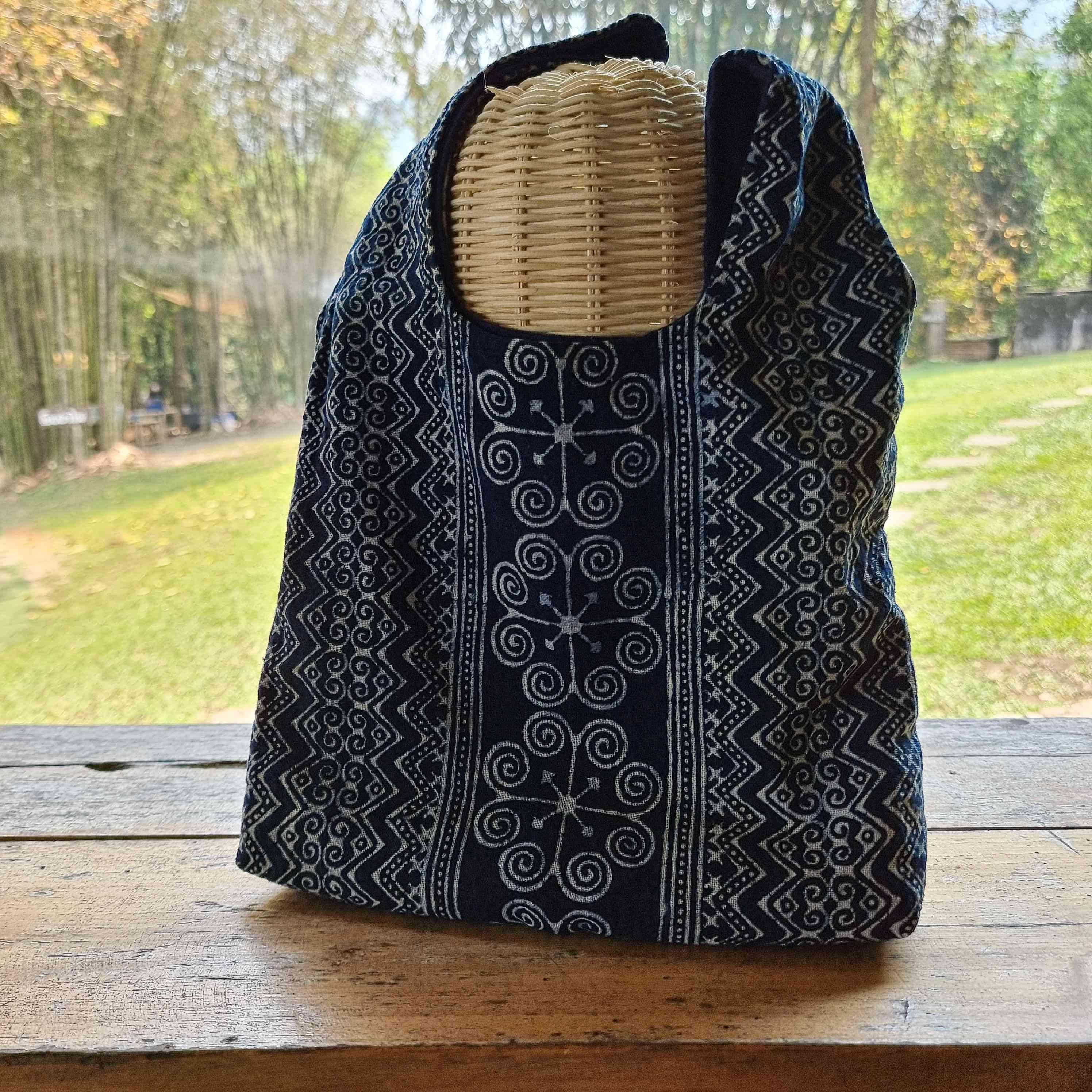 ถุงหิ้วลายเขียนเทียน