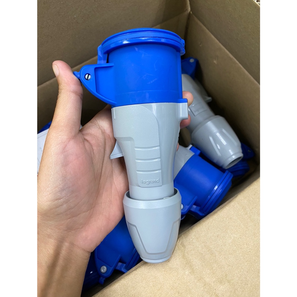 ปลั๊กเพาเวอร์ ตัวเมีย Legrand 16A. 2P+E ของแท้ครับ