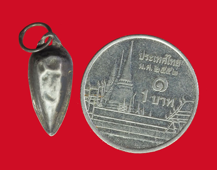 ขายแล้ว *33149 เม็ดพริกคหบดี หลวงพ่ออี๋ วัดสัตหีบ สุดยอดมหาเสน่ห์.. เนื้อเงิน 12