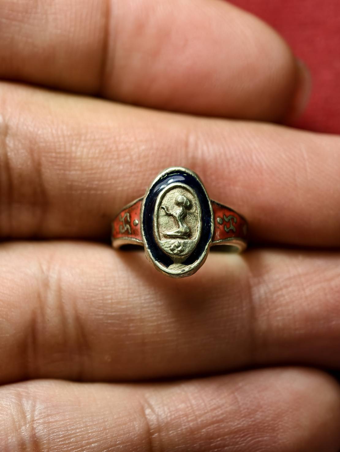 แหวนเก่า พิมพ์นางกวัก ลงยาสีแดง สีน้ำเงิน ไม่ทราบที่ (SKU-13703)