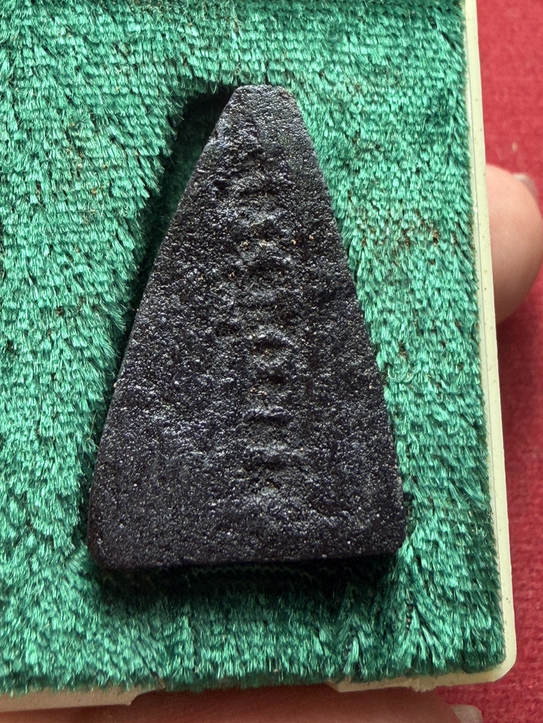 พระผงหลวงปู่คำพันธ์ วัดธาตุมหาชัย จ.นครพนม ปี 2536 พร้อมกล่อง (SKU-13149)