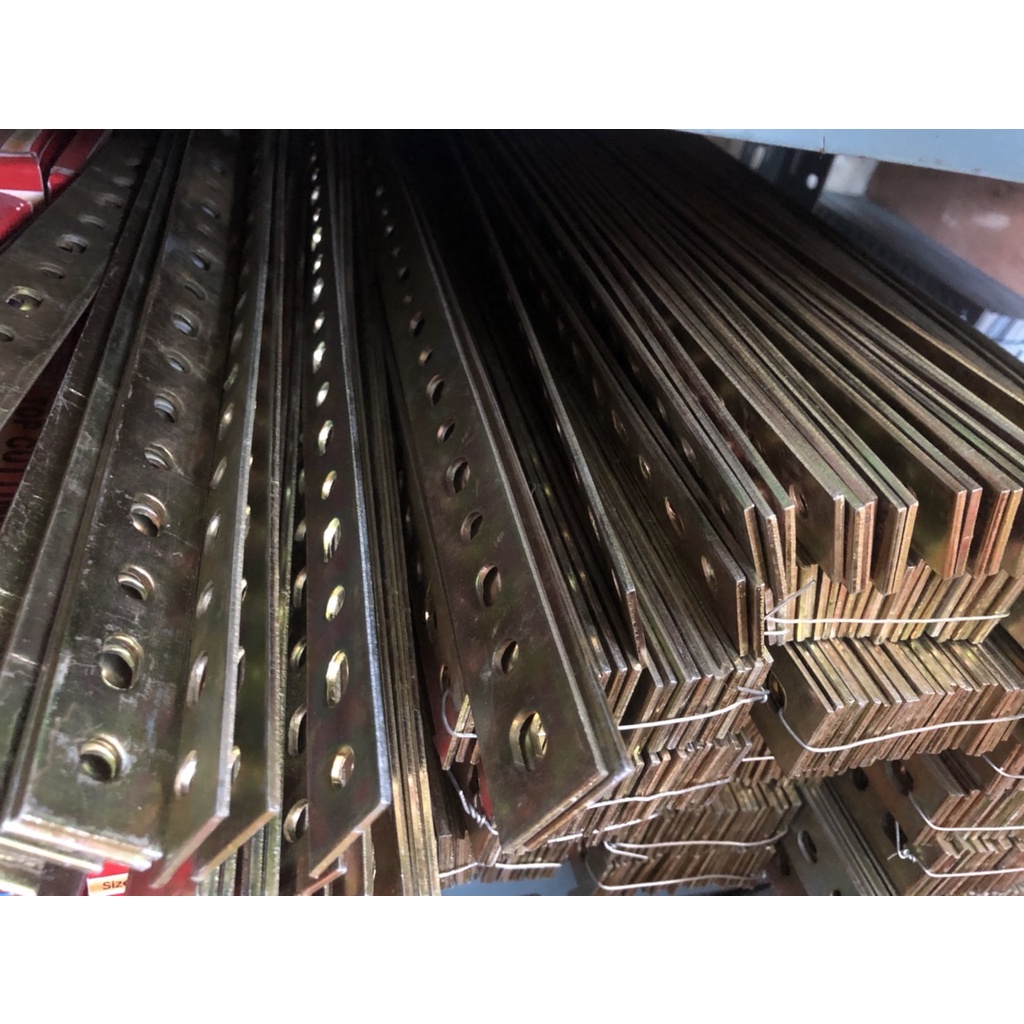 เหล็กรู24รู หนาๆ 2.3 มม. ยาว 49.5 ซม.(ราคารวมแวท)เหล็กรูเอนกประสงค์ เจาะรู {รหัสสินค้า0300904901}