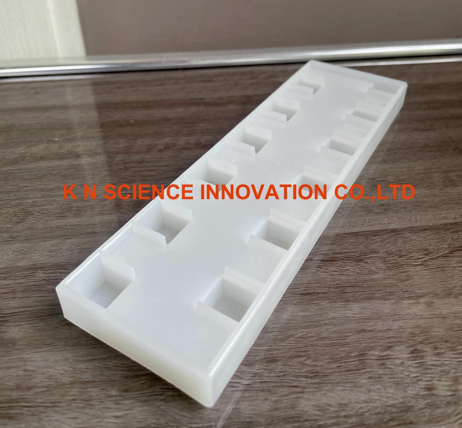 Cuvette rack 12 hold, Polyethylene ,ที่ใส่คิวเวทท์ สำหรับ 10 mm. path length (เนื้อ PE) ยี่ห้อ VWR, England 634-8580