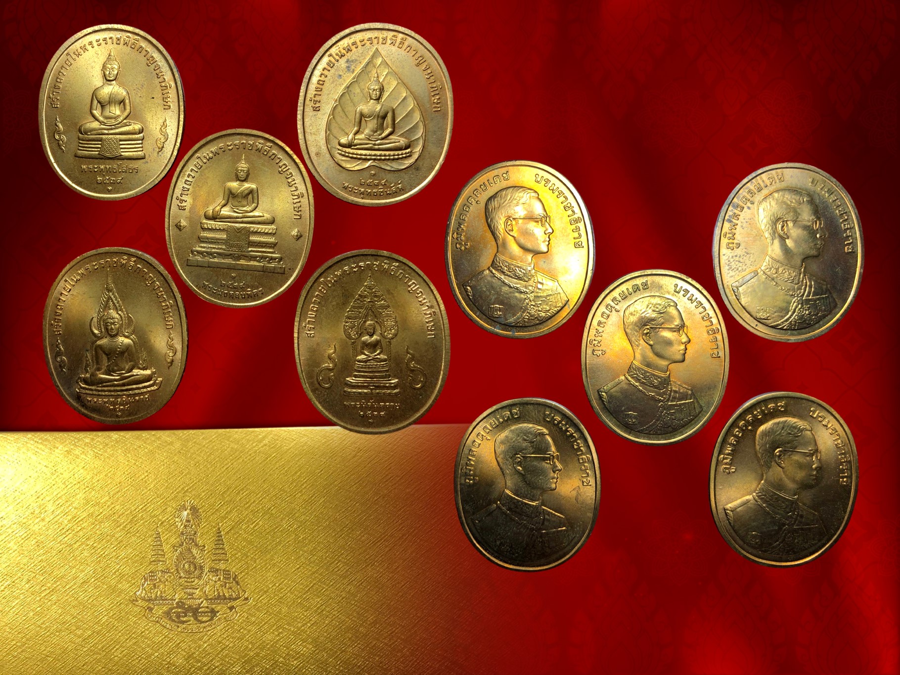 เหรียญปัญจภาคี ที่ระลึกทรงครองราชย์สมบัติ ครบ 50 ปี ด้านหน้าพระพุทธรูปสำคัญของประเทศไทย 5 องค์ ด้านหลังในหลวง รัชกาลที่ 9 พร้อมกล่องหรู เดิมครบถ้วน ประกอบด้วย