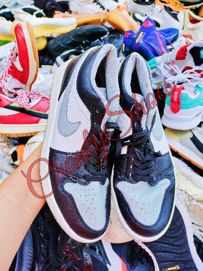 second hand sneakers