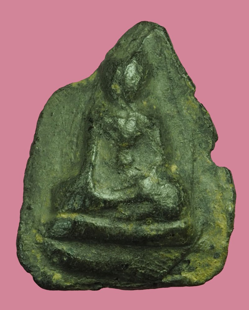 *40269 พระกรุนางกำแพงเพชร สภาพบิ่นมุนบน ไม่ถูกองค์พระ เนื้อดินเทาดำ (ถ้าสภาพสมบูรณ์ราคาหลักพันกลาง) 13