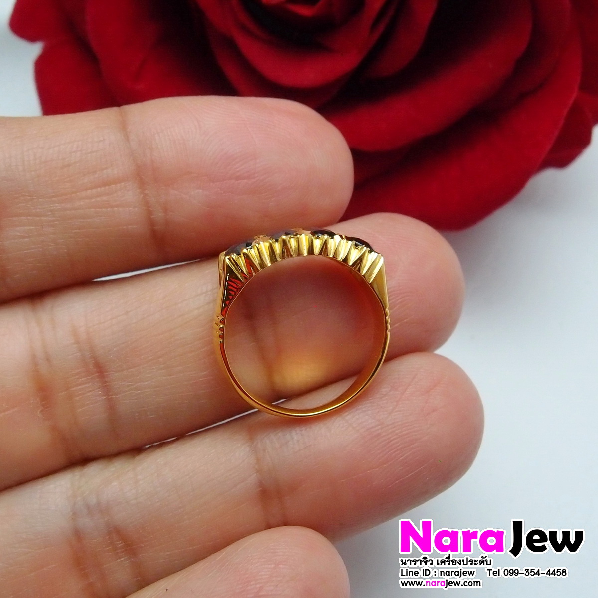 แหวนไพลิน แถว ประดับไพลินแท้ 4 เม็ด นน.รวม 2.4 กะรัต