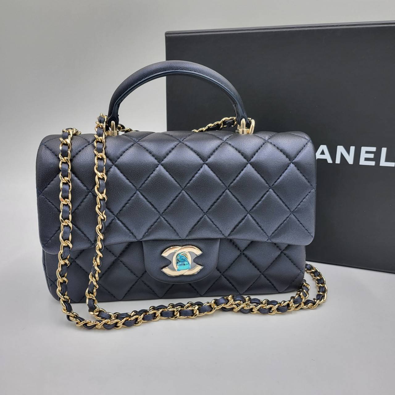 Chanel 8" top handel