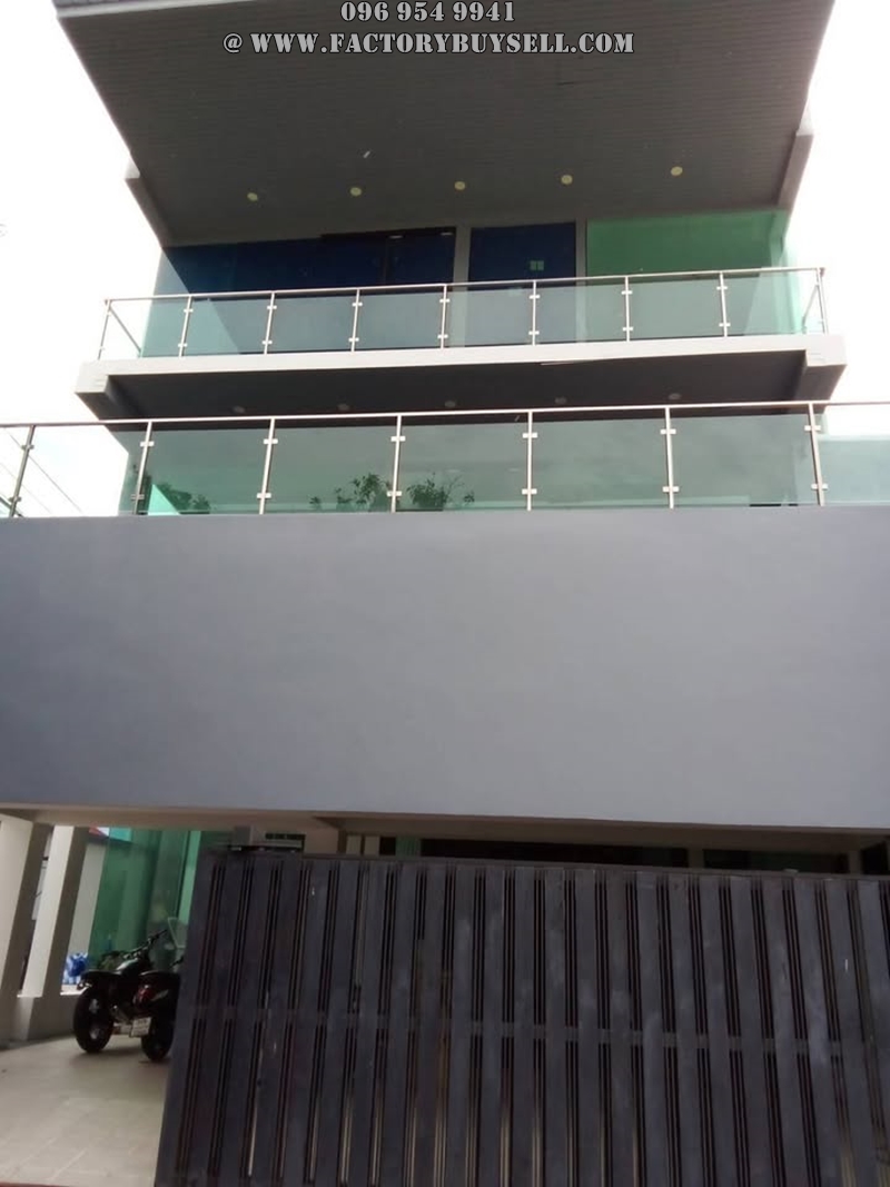 ขายบ้านเดี่ยว 3 ชั้น ลาดพร้าว-วังหิน มีสระว่ายน้ำ หลังมุม 51 ตรว. พื้นที่ใช้สอย 520 ตรม.