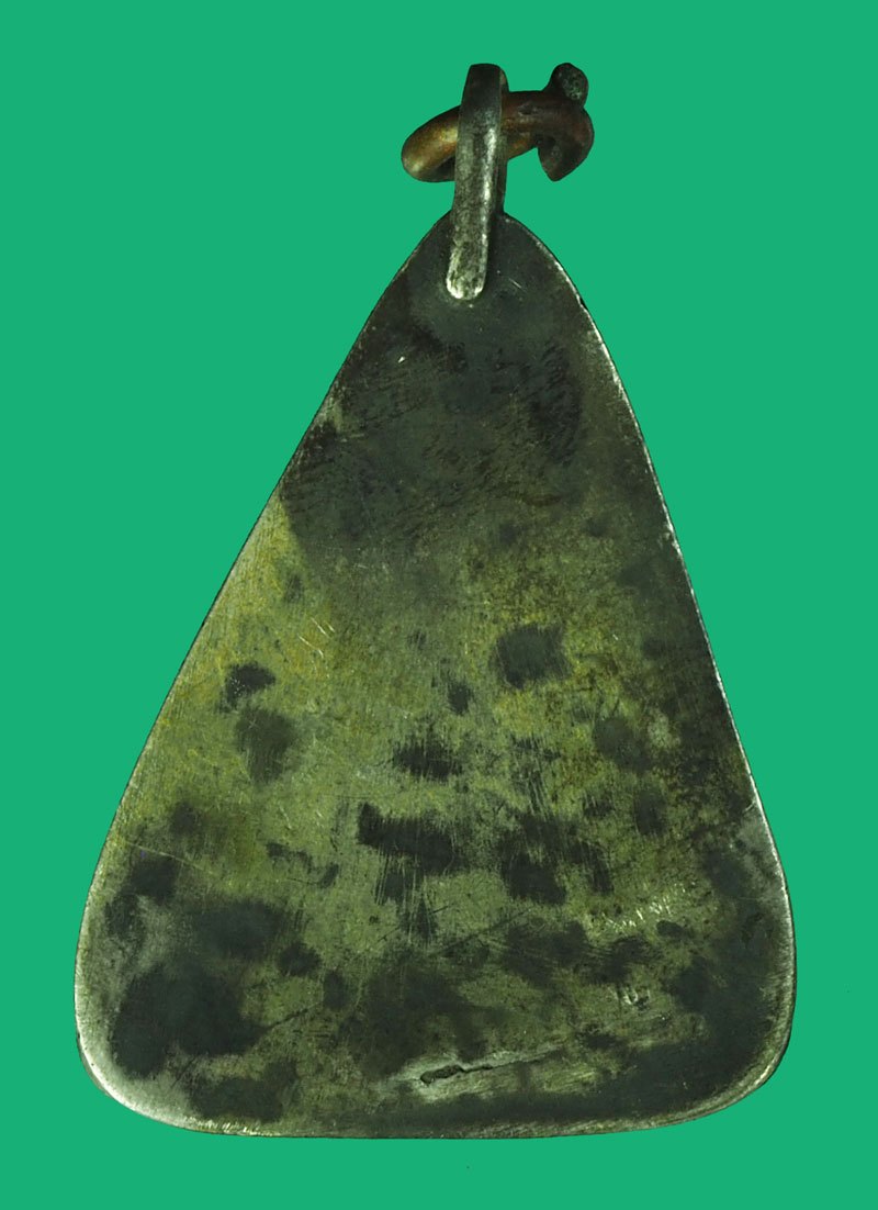 *40285 พระกรุหลวงพ่อโต เนื้อชินเขียวสภาพหักไม่ได้ซ่อม เลี่ยมเงินเก่า ไม่ทราบที่และปีสร้าง 13