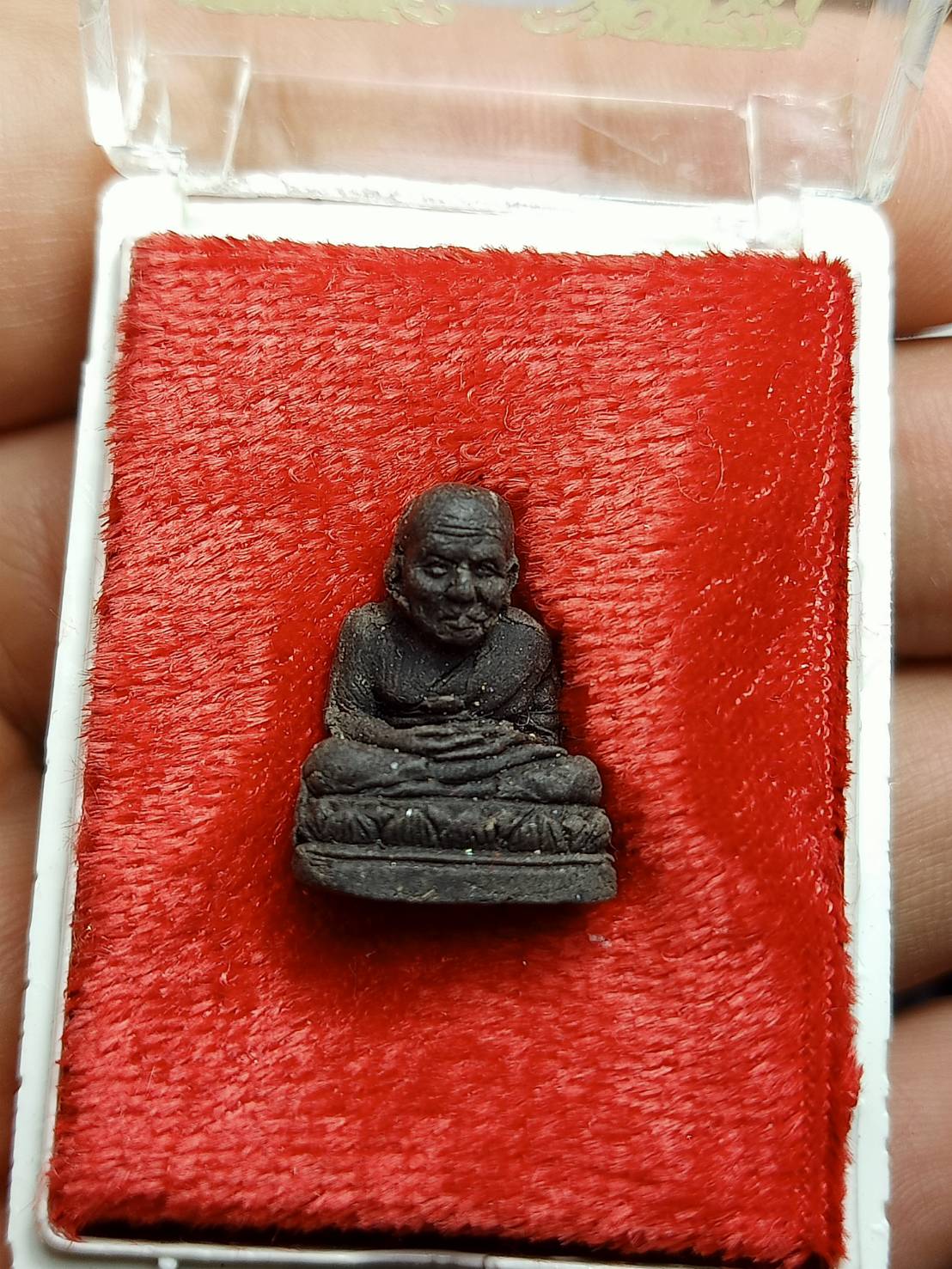 รูปหล่อลอยองค์หลวงปู่ทวด เนื้อว่าน วัดช้างให้ จ.ปัตตานี พร้อมกล่อง (SKU-07196)