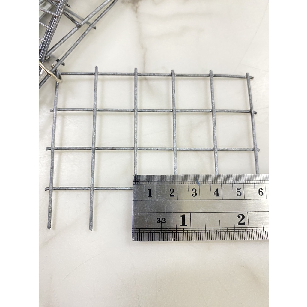 ลวดตาข่ายกรงไก่ ตราถ้วยเขียว (ราคารวมแวท) #16 ตา 3/4x3/4 กว้าง 90 ซม. x ยาว 30 เมตร เส้นใหญ่ {รหัสสินค้า0102702801}