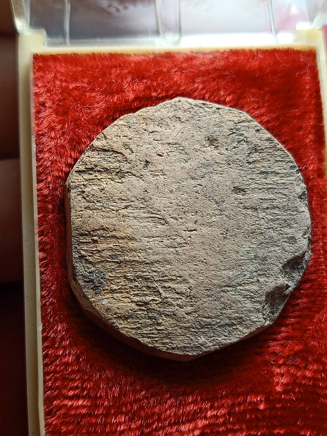 พระงบน้ำอ้อย หลวงพ่อยิ้ม วัดเจ้าเจ็ดใน จ.อยุธยา พร้อมกล่อง (SKU-04856)