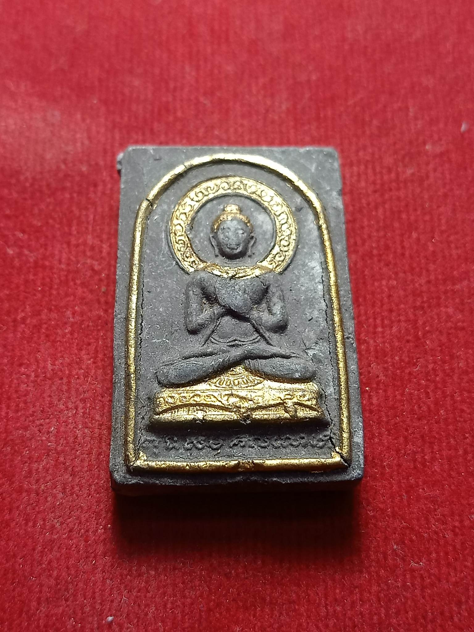 พระผงหลวงพ่อทองดำ วัดถ้ำตะเพียนทอง ลพบุรี (SKU-02342)