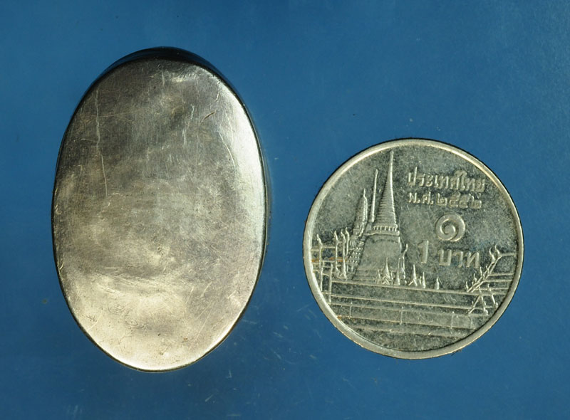 *30291 ตลับสีผึ้ง เก่า ไม่ทราบอาจารย์ ตัวตลับทำด้วยเงิน 12