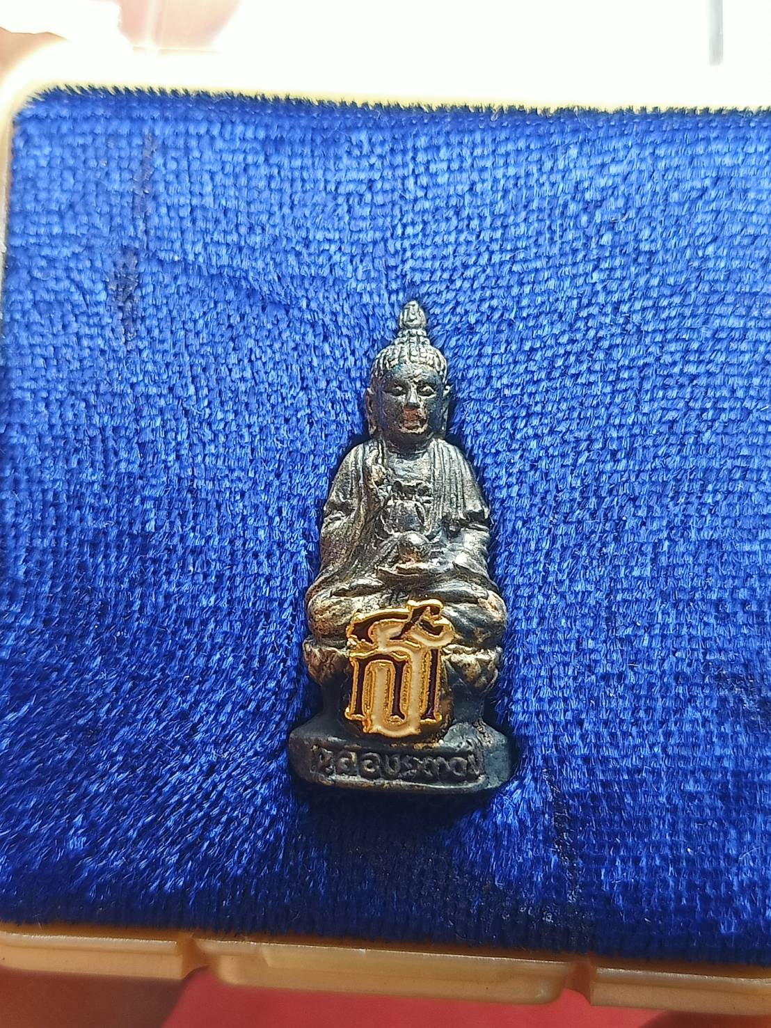 รูปหล่อพระยูไล รุ่น ๑ เนื้อเงิน ท่านเจ้าคุณเย็นเชี้ยว ฉลองวัดมังกรกมลาวาส(เล่งเน่ยยี่) ครบ ๑๓๐ ปี อุดผงไวโรจนฝังตะกรุดมหาลาภ ปี 2544 กรุงเทพ พร้อมกล่อง (SKU-07397)