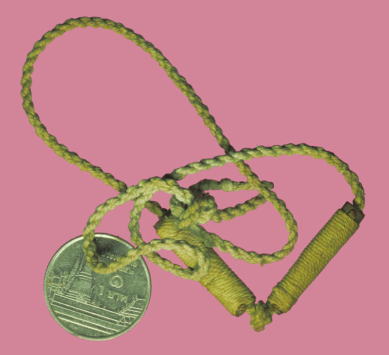 *38131 ตะกรุดทองแดง ถักเชื่อกเก่ายาวประมาณ 1 นิ้ว จำนวน 2 ดอก ยุคประมาณปี 2500 ไม่ทราบอาจารย์ 12