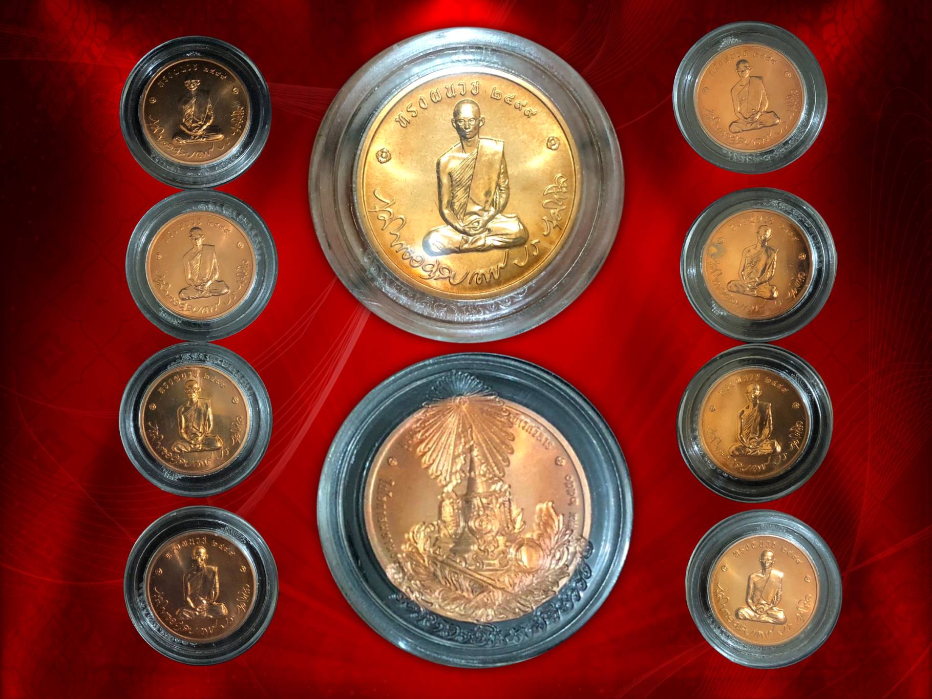 เหรียญทรงผนวช ในหลวงรัชกาลที่ 9 ปี 2550 วัดบวรนิเวศวิหาร เนื้อทองแดง พร้อมตลับ สภาพสวยแชมป์ ไม่ผ่านการใช้งาน 10 เหรียญ