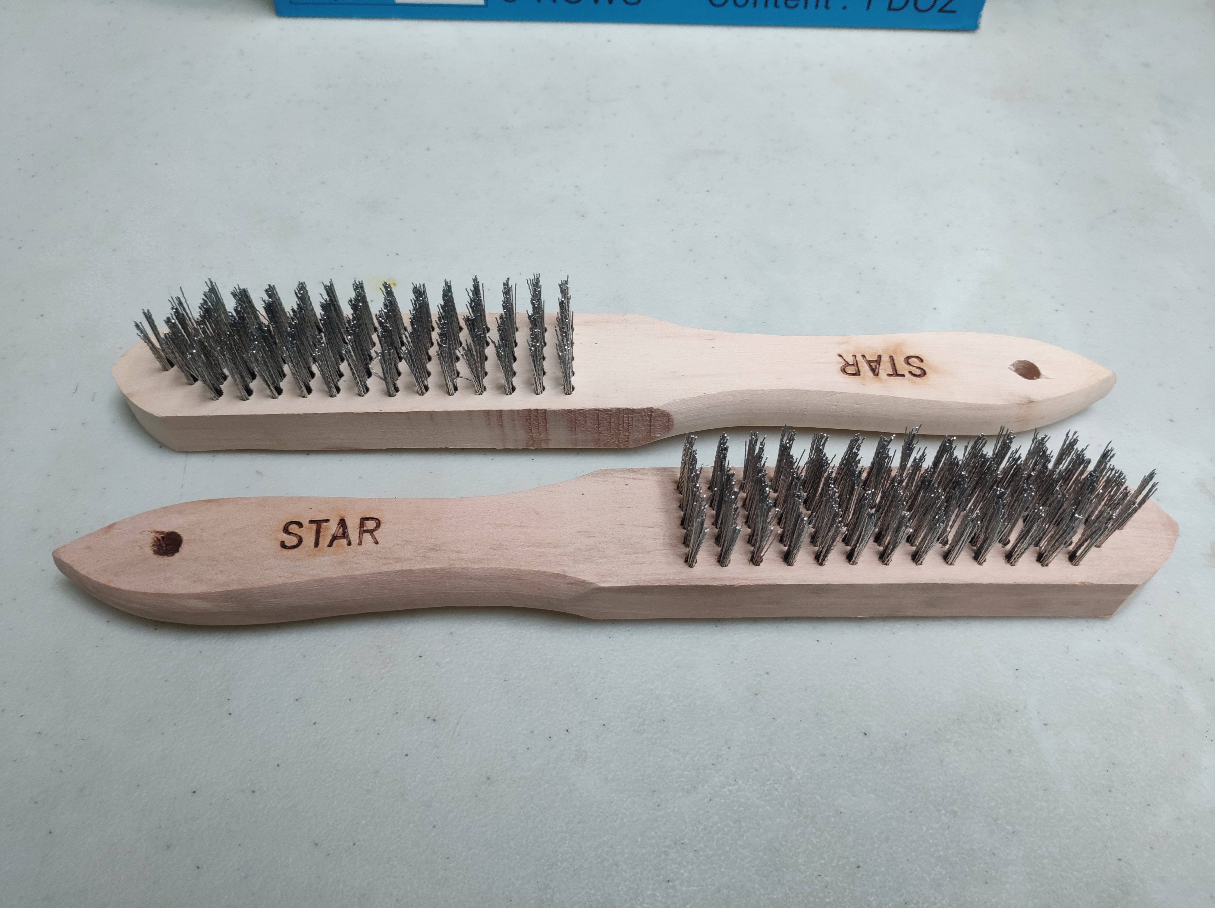 แปรงลวดเหล็ก ตรา STAR ขนาด 5 แถว(ราคารวมแวท) (กล่อง 1 โหล) แปรงลวดเหล็กด้ามไม้ แปรงขัดสนิม{0407810801}