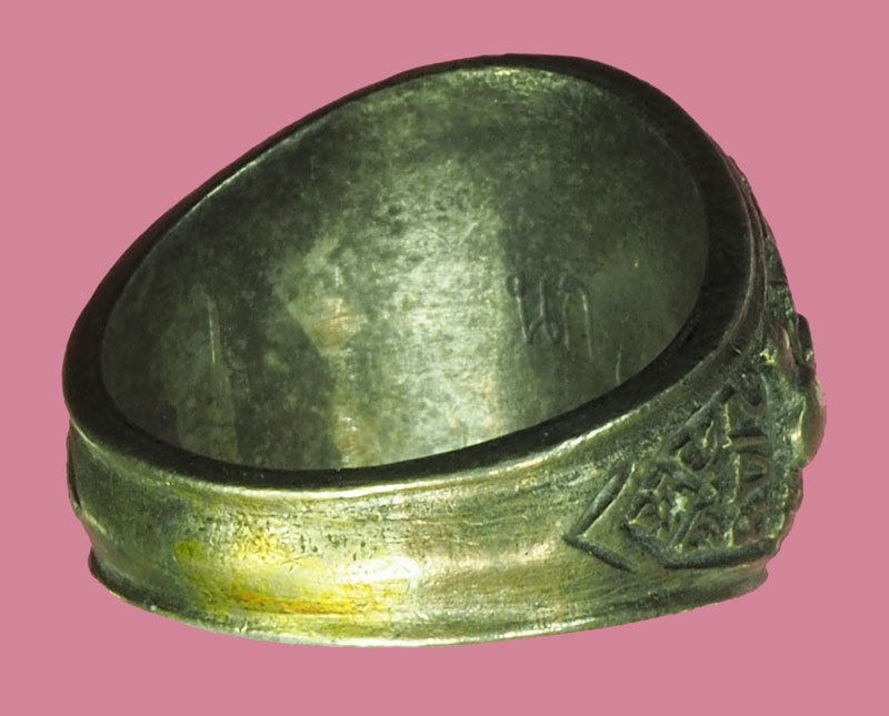 *40372 แหวนรุ่นศิษย์การบินทหารบก หัวพลอยสีม่วง น้ำหนักรวม 6.7 กรัม เนื้อเงิน 17