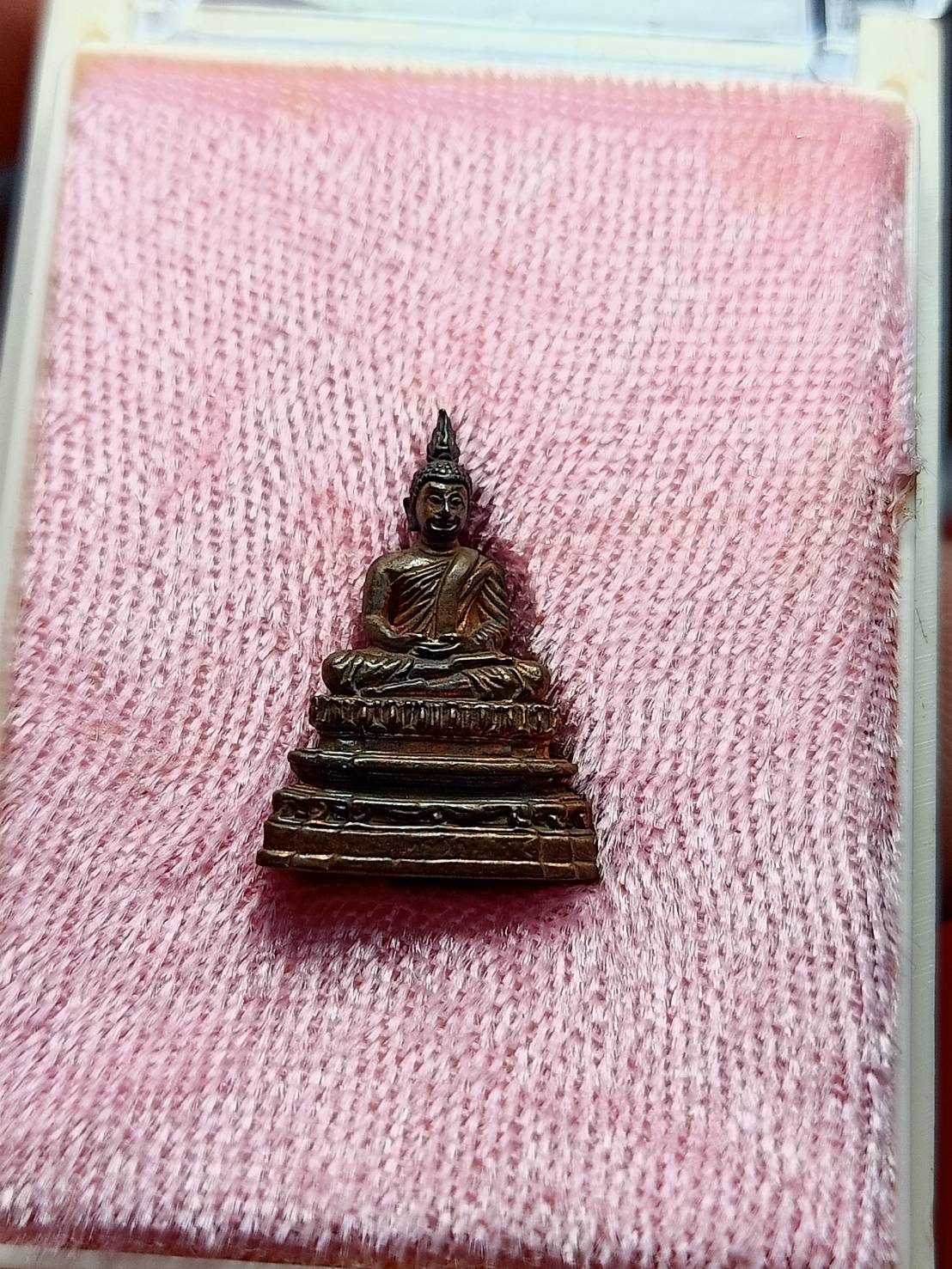 พระชัยวัฒน์พระพุทธอังคีรส วัดราชบพิธสถิตมหาสีมาราม กทม. ปี 2555 พร้อมกล่อง (SKU-11849)