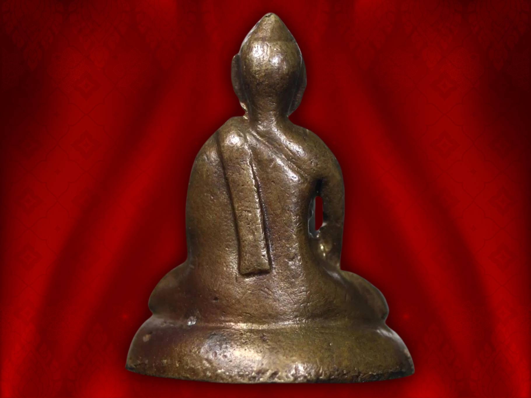 พระกริ่งสมเด็จย่า ปี 2515 เนื้อทองผสม หมายเลขประจำองค์ No.309 ในหลวงรัชกาลที่ 9 เสด็จพระราชดำเนินทรงเททองและมีพิธีมหาพุทธาภิเษก ณ วัดเบญจมบพิตร โดยพระเกจิคณาจารย์และพระวิปัสสนาจารย์ ทั่วประเทศ จำนวน 108 รูป