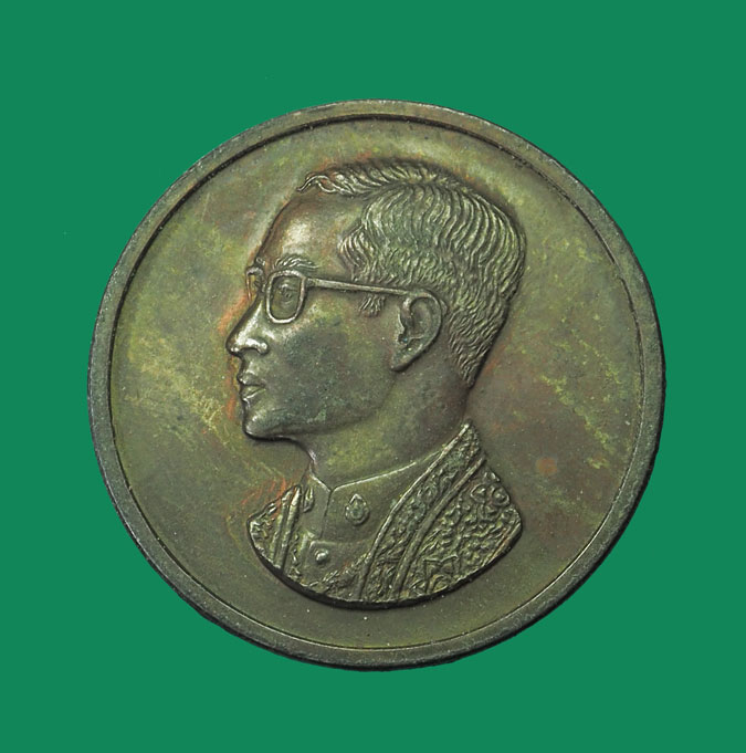 *32437 เหรียญในหลวงรัชกาลที่ 9 คุ้มเกล้า เนื้อนวะโลหะ 5(ขายแล้ว)