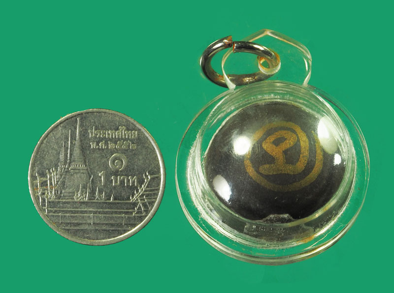 *33212 ลูกอมลายตุ๊กแก หลังยันต์ เลี่ยมพลาสติกไม่ทราบที่และปีสร้าง 12