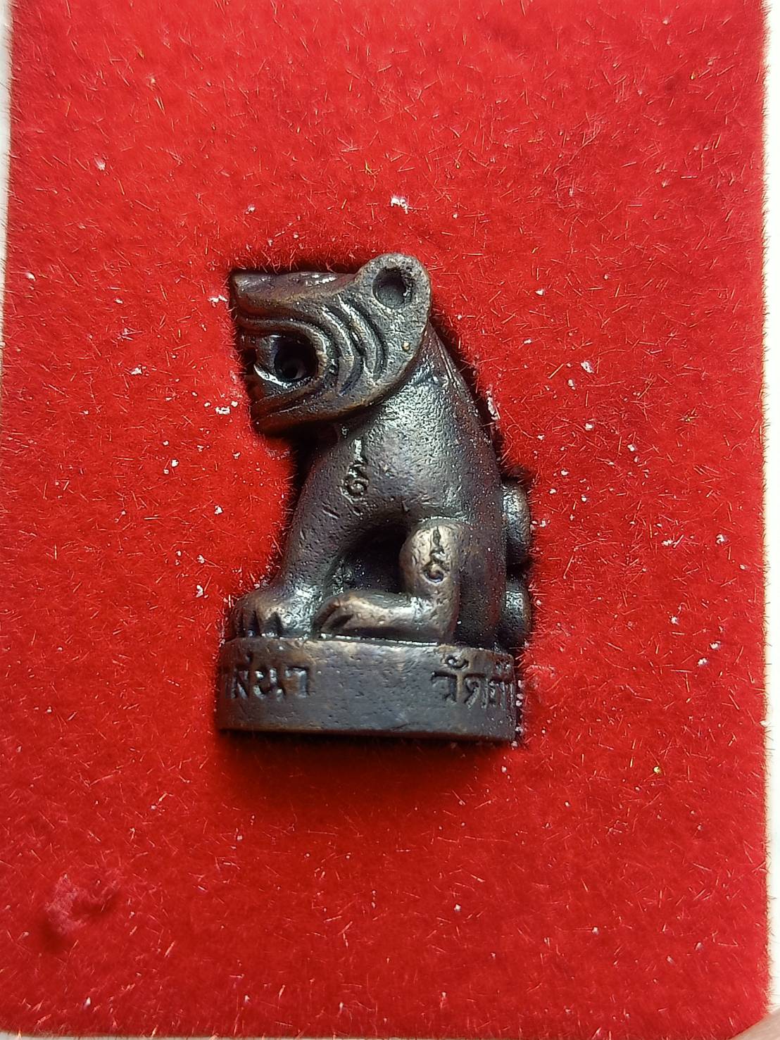 รูปหล่อเสือจอมพลัง อำนาจ วาสนา หลวงพ่อจำเนียร วัดถ้ำเสือ จ.กระบี่ พร้อมกล่อง (SKU-12592)