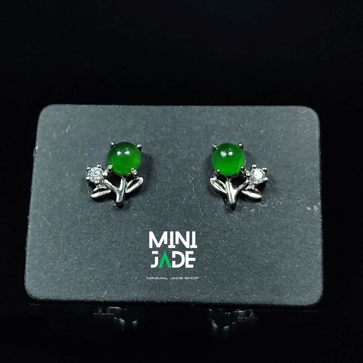 ต่างหูหยก jadeite เนื้อแก้วเขียวจักรพรรดิ ขนาด 4.5 มม