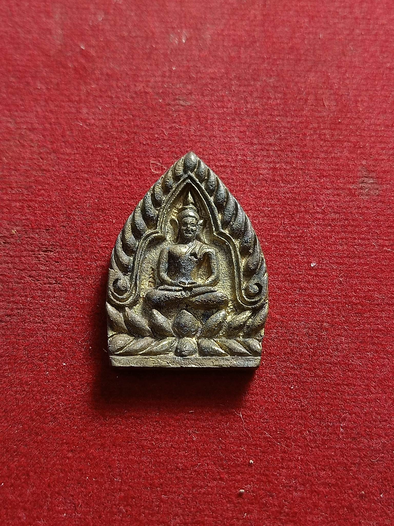 เจ้าสัวเนื้อระฆังเก่า หลวงพ่อสารันต์ ลพบุรี พร้อมกล่อง (SKU-01645)