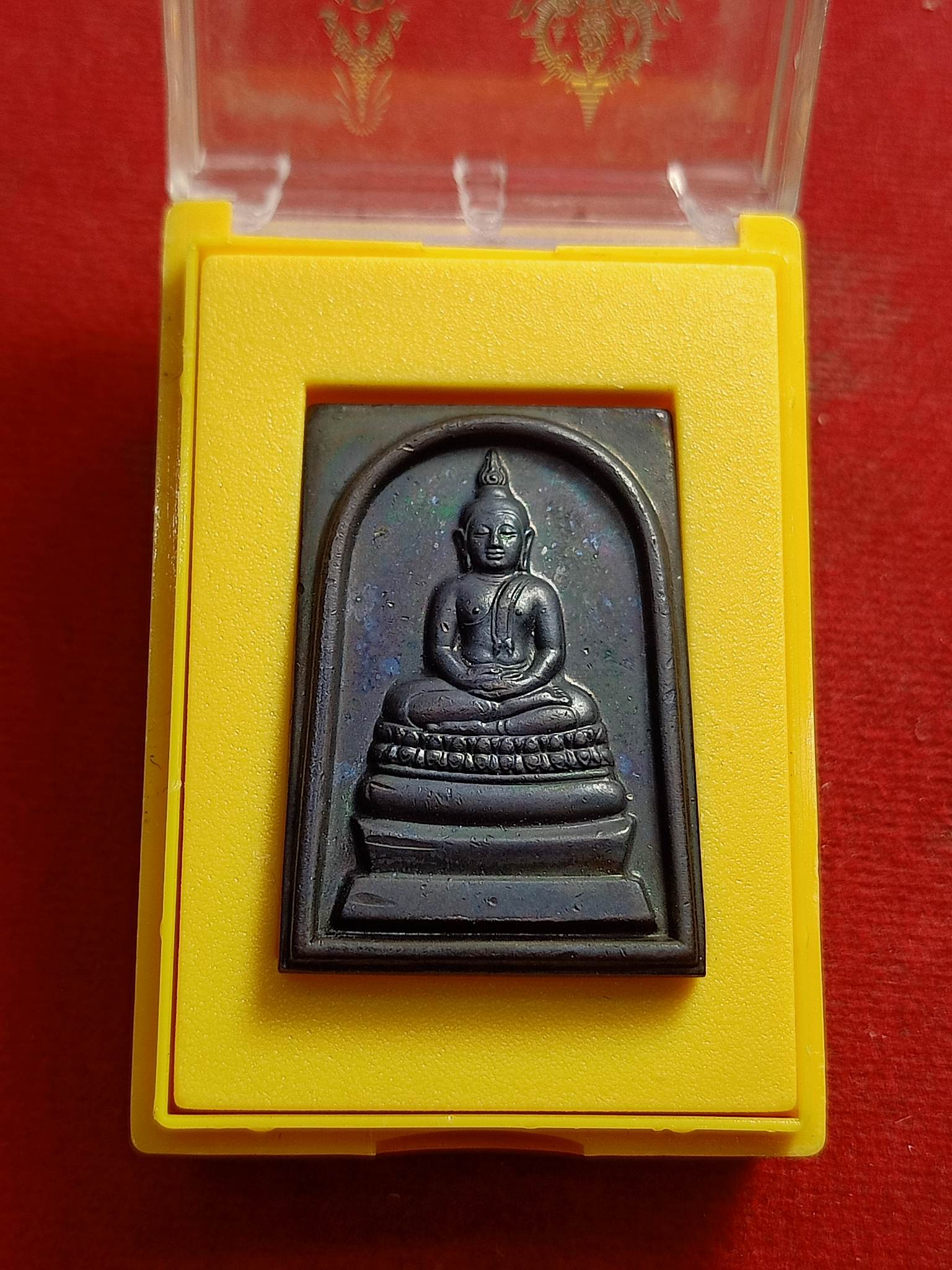 เหรียญปั๊มพระสมเด็จ "พระพุทธนวมหาราชายุจฉับปริวัตนมงคล " ฉลองพระชนมาย 6รอบ 72พรรษา รัชกาลที่9 พร้อมกล่องดิม(SKU-01070)