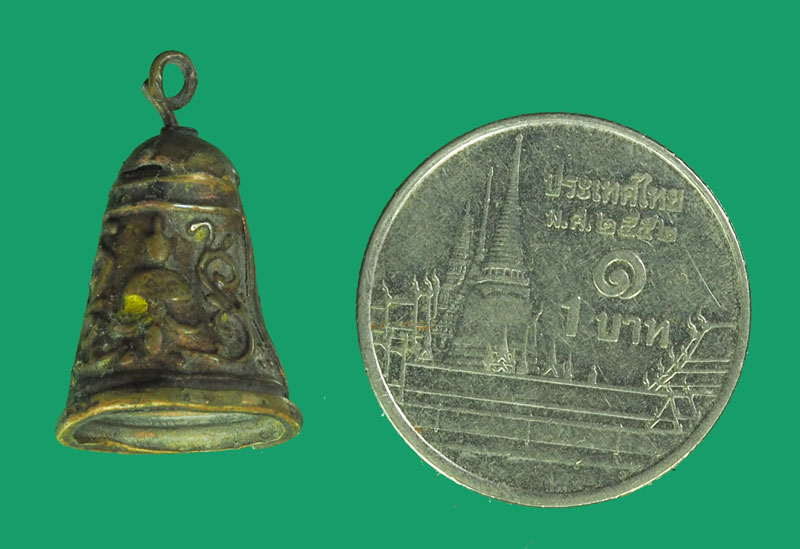 *33493 กระดิ่งด้านข้างลายเทพพนม เนื้อทองเหลือง เก่า 17