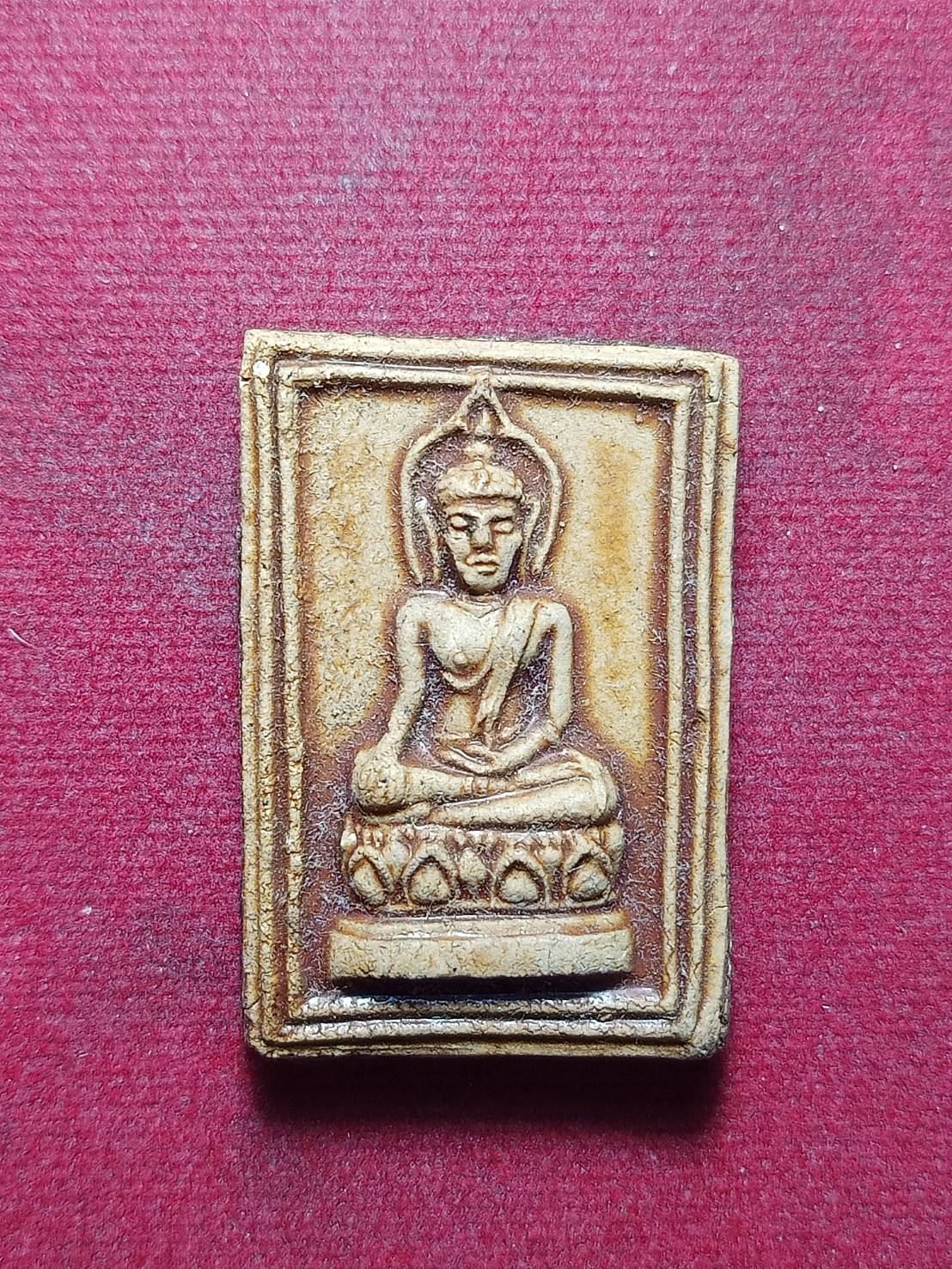 พระผงวัดเกาะลอย พิมพ์พระพุทธมารวิชัย หลวงปู่ทิมปลุกเสก วัดระหารไร่ จ.ระยอง ปี 2514 (SKU-11033)