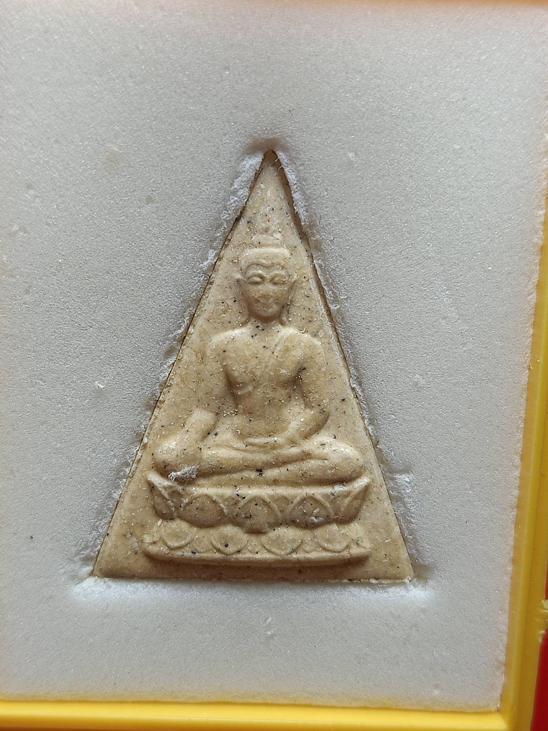 พระสมเด็จจิตรลดา ๒ เนื้อผงจิตรลดา หลัง ภปร. วัดบวรนิเวศ กทม. พร้อมกล่อง (SKU-11930)
