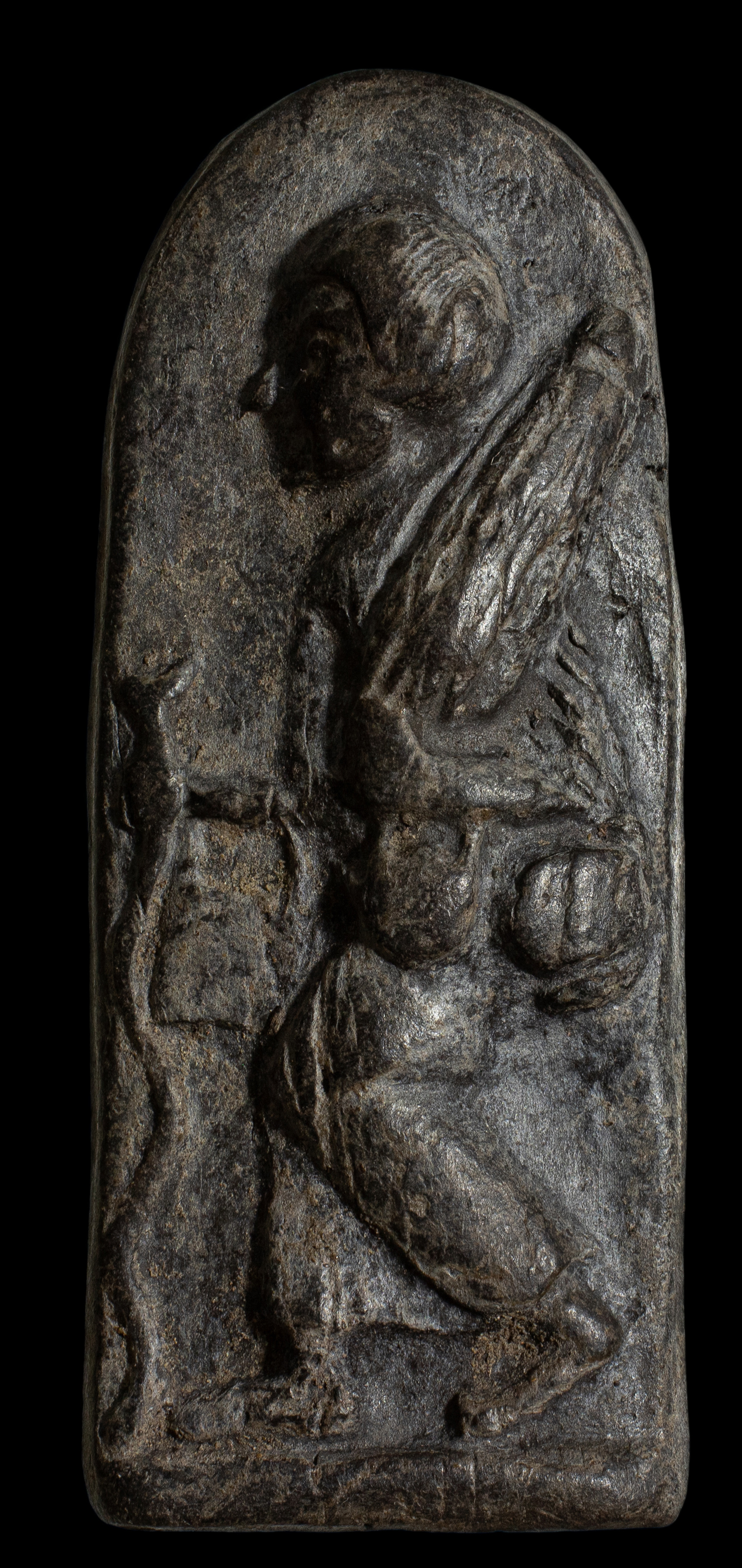 พระสิวลีพิมพ์หมวกกันน็อค หลวงพ่อกวย ยุคต้น เนื้อดินผสมผงใบลาน